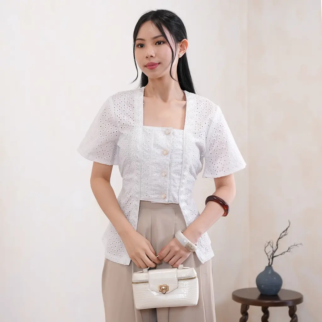 Kebaya Kutu Baru Gina Katun Bolong